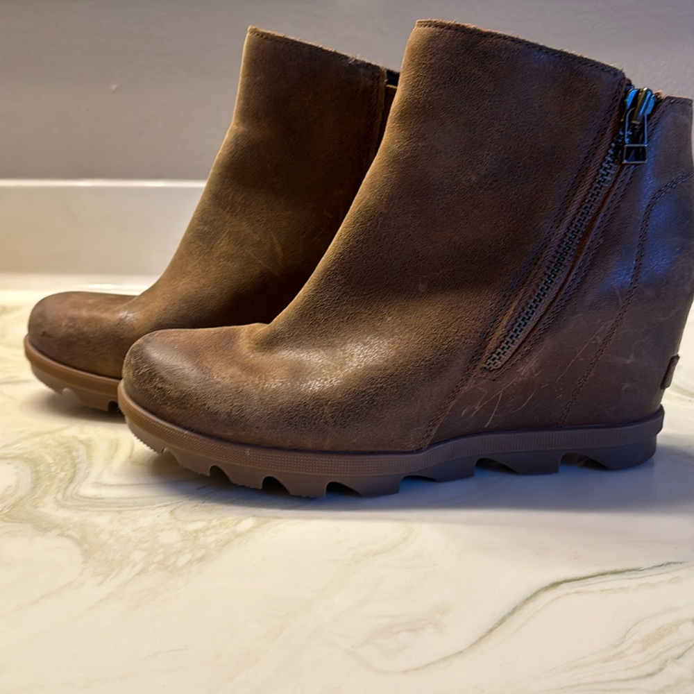 Sorel Joan of Arctic III Wedge zip booties